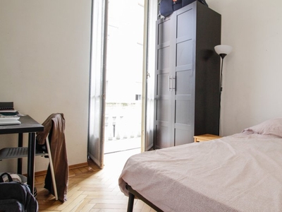 Camera con bagno in appartamento con 3 camere da letto a Vanchiglia