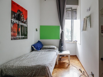 Camera esterna in appartamento con 6 camere da letto a Vanchiglia, Torino