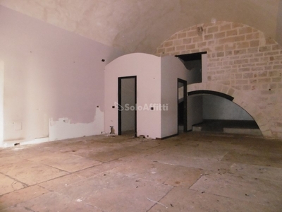 Capannone in Affitto a Barletta, zona Centro storico, 850€, 90 m²