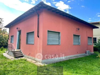 Casa Bi/Trifamiliare in Vendita in Via Pistoiese 120 a Firenze