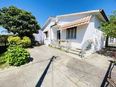 Casa indipendente con giardino a San Martino di Venezze