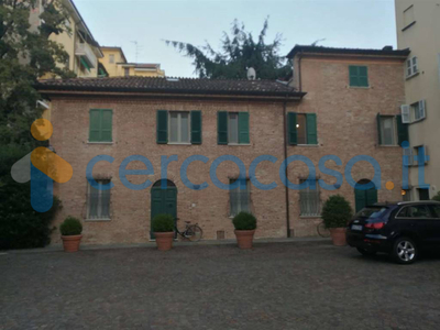 Casa singola in ottime condizioni, in vendita in Via Scalabrini, Piacenza