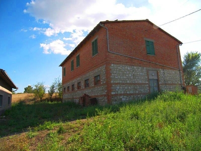 Podere con Terreno, Casolari e Veduta Panoramica in Vendita a Asciano