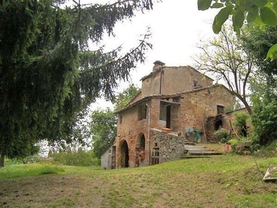 In Vendita: Caratteristico Casale Toscano a Montepulciano