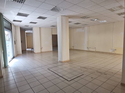 Immobile commerciale in Affitto a Benevento, zona Centro, 2'200€, 350 m²