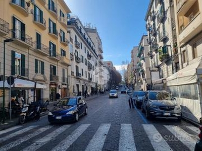 NEGOZIO A NAPOLI