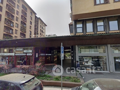 Negozio/Locale commerciale in Vendita in Piazza de Angeli Ernesto 3 a Milano
