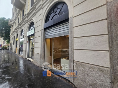Negozio/Locale commerciale in Vendita in Piazza Sempione 6 a Milano