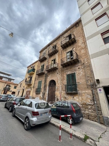 Palazzo in Vendita in Via Pietro D'Aragona 3 a Palermo