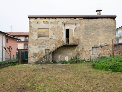 Rustico casale in vendita a Capriate San Gervasio Bergamo Capriate