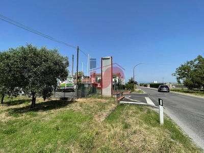 Terreno edificabile in Vendita a Benevento, zona CONTRADE, 89'000€, 4400 m²