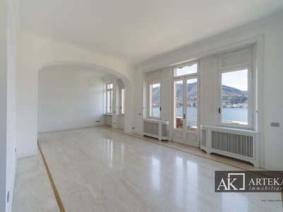 Trilocale in Affitto a Como, 3'800€, 150 m²