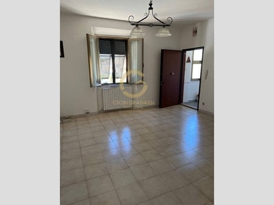 Trilocale in Vendita a Livorno, zona Salviano, 107'000€, 80 m²