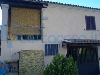 Villa a schiera in ottime condizioni, in vendita in Via Tirso, Budoni