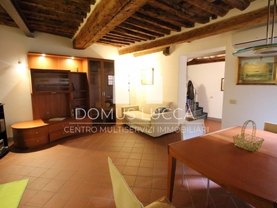 Villa bifamiliare in Vendita a Lucca, 300'000€, 65 m²