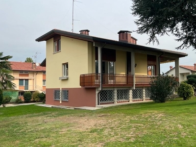 Villa con giardino a San Daniele del Friuli