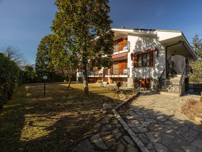 Villa con terrazzo a Buttigliera Alta