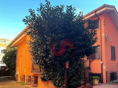 Villa in Vendita a Benevento, zona Centro, 290'000€, 220 m²