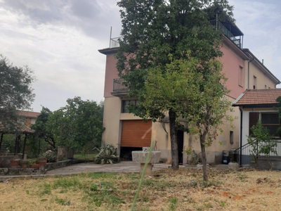 Villa in vendita a Broccostella - Zona: San Martino