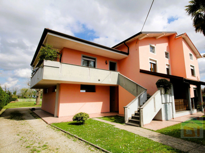 Villa in vendita a Castions di Strada - Zona: Morsano di Strada