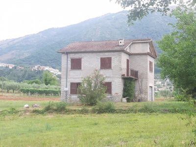 Villa in vendita a Posta Fibreno