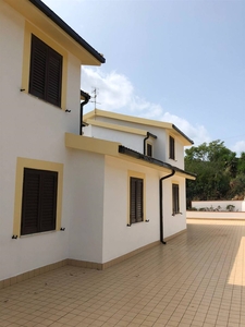 Villa in vendita a Sezze - Zona: Suso