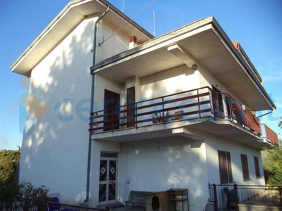 Villa in vendita in Via Campostefano, Arce