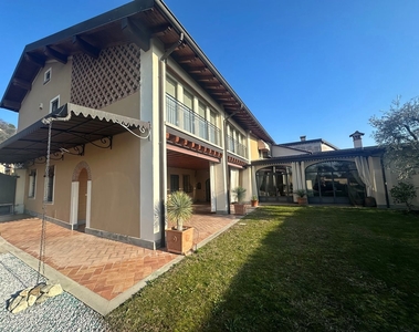 Villa in Via Carera, 29, Rovato (BS)