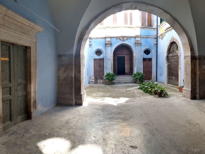 Appartamento storico in vendita 6 Stanze da letto a Sulmona