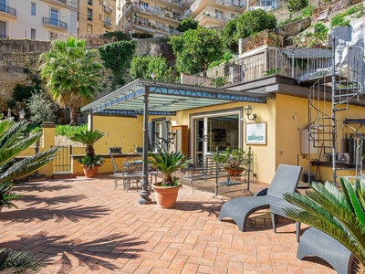 Casa in vendita 4 Stanze da letto a Napoli