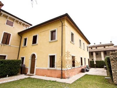 Casa in vendita 4 Stanze da letto a Sant'ambrogio Di Valpolicella