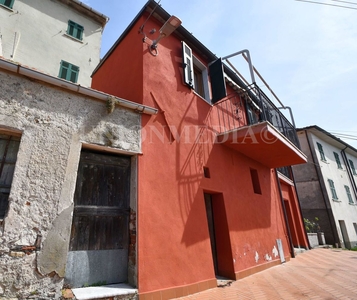 Casa semi indipendente in vendita 2 Stanze da letto a Santo Stefano Di Magra