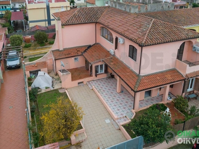 Casa semi indipendente in vendita 4 Stanze da letto a Capoterra