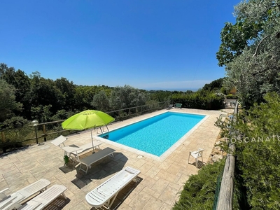 Casa Sophia, piscina con vista mare - giardino, barbecue e parcheggio sono privati