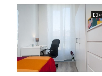 Stanza in affitto in appartamento con 6 camere da letto in Campidoglio, Torino