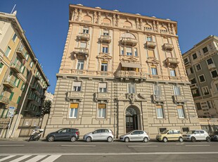 Appartamento 11 locali di 238 m² a Genova