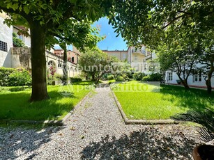 Appartamento con giardino, Lucca centro storico