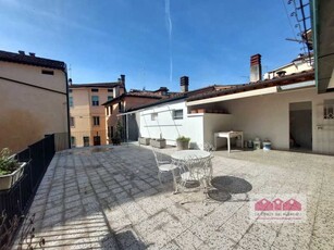 Appartamento in Affitto ad Vicenza - 1400 Euro