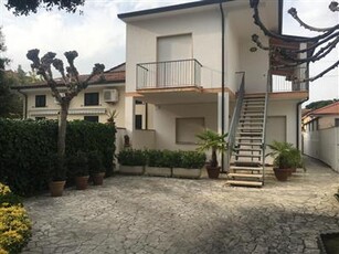 Appartamento in buono stato di 70 mq. a Lido Di Camaiore