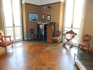 Appartamento in Vendita a La Spezia, zona Centro, 310'000€, 170 m²