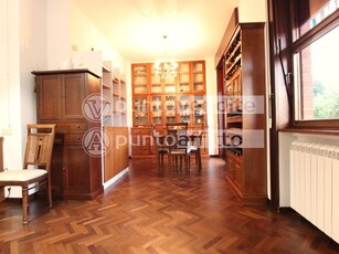 Appartamento in Vendita a Lucca, 270'000€, 100 m², arredato, con Box