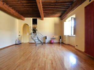 Appartamento in Vendita a Lucca, 850'000€, 230 m², arredato