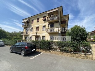 Appartamento in Vendita a Lucca, zona Arancio, 150'000€, 90 m², con Box