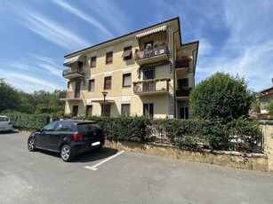 Appartamento in Vendita a Lucca, zona Arancio, 150'000€, 90 m², con Box