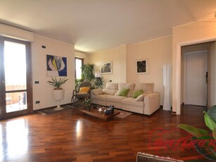 Appartamento in Vendita a Lucca, zona Sant'Anna, 450'000€, 100 m², con Box