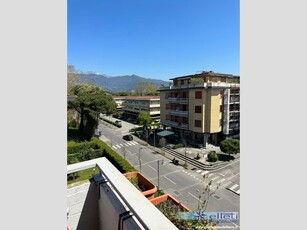 Appartamento in Vendita a Massa, zona Ronchi, 330'000€, 123 m², arredato