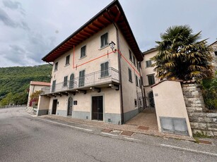 Appartamento in vendita a Riva Di Solto