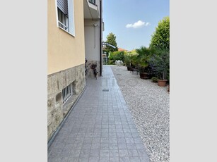 Appartamento in Vendita a Rovigo, zona Commenda Est, 135'000€, 105 m², arredato