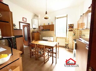 Appartamento in Vendita ad Carrara - 80000 Euro