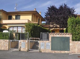 Appartamento in Vendita ad Castellina Marittima - 165000 Euro